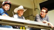 Three amigos: David Flores (centre) catches up with Jose Verenzuela (left) and Desmond Koh at Kranji.<br>Photo by Singapore Turf Club